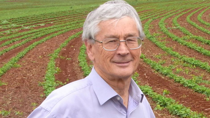 Dick Smith for PM? Entrepreneur awarded highest honours and reveals his
