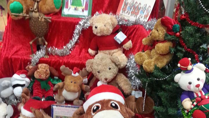 How to get a bargain on your Christmas decorations  Starts at 60