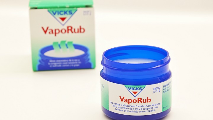 can you put vicks vaporub on your dog