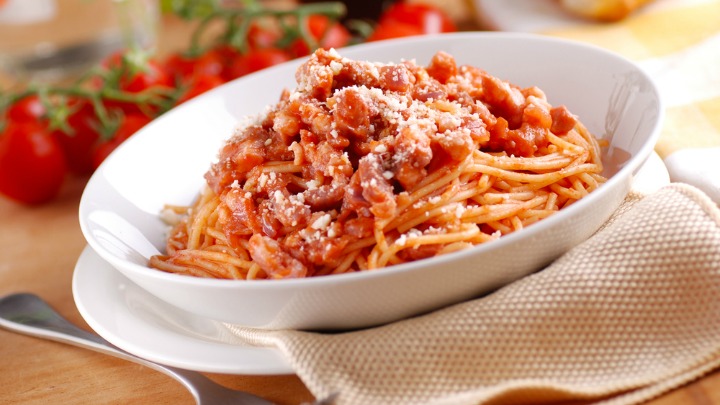 World unites over pasta dish to help Italy earthquake victims - Starts ...