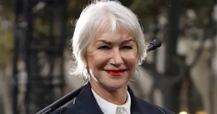 Helen Mirren dominates the runway for L’Oreal Paris fashion show ...