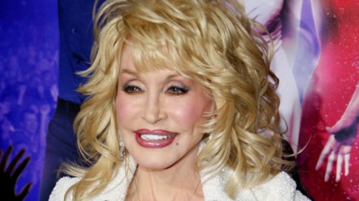 Dolly Parton recalls the moment she pulled a gun on a perv - Starts at 60