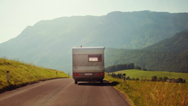 Broome spat sparks debate: Do grey nomads ‘need a lesson in caravan etiquette’
