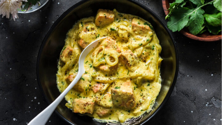 Creamy salmon curry in 10 minutes - Starts at 60