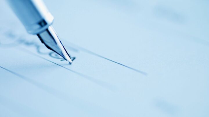 Noel Whittaker puts pen to paper to share some helpful tips on surviving the economy. Source: Getty.