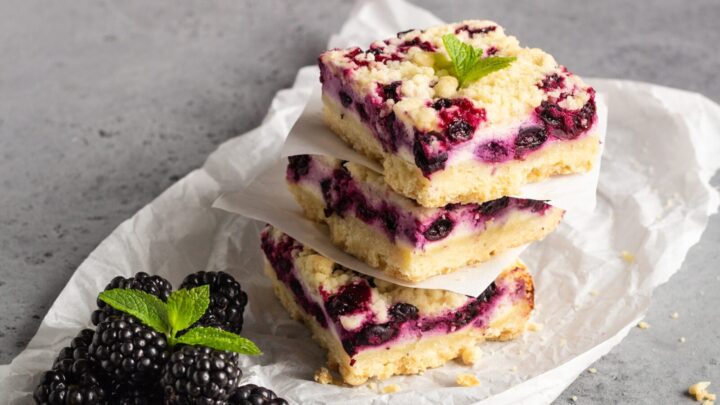 Easy blackberry cheesecake squares - Starts at 60