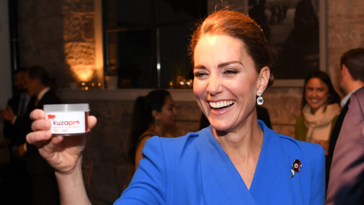 Will and Kate meet with royal leaders dressed in blue. Source: Getty