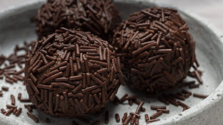 12 Recipes of Christmas: Chocolate rum balls - Starts at 60