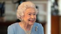 KING'S LYNN, ENGLAND - FEBRUARY 05: Queen Elizabeth celebrates the start of the Platinum Jubilee (Photo Joe Giddens - by WPA Pool/Getty Images)