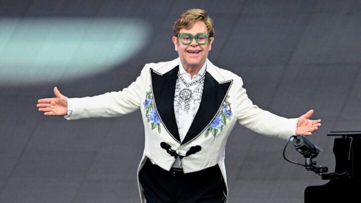 Elton John brings farewell tour Down Under for last ever Aussie concert - Vimarsana News