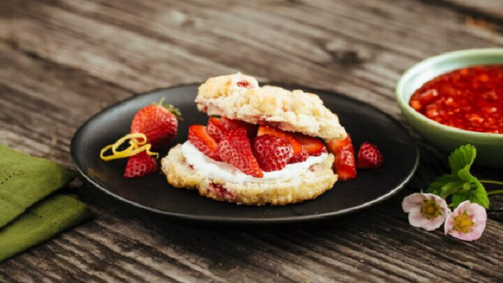 Classic strawberry shortcake - Starts at 60