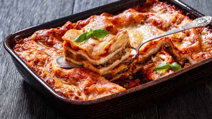Simple slow cooker lasagne - Starts at 60