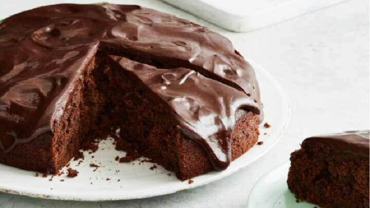 Simple one-bowl chocolate cake - Starts at 60